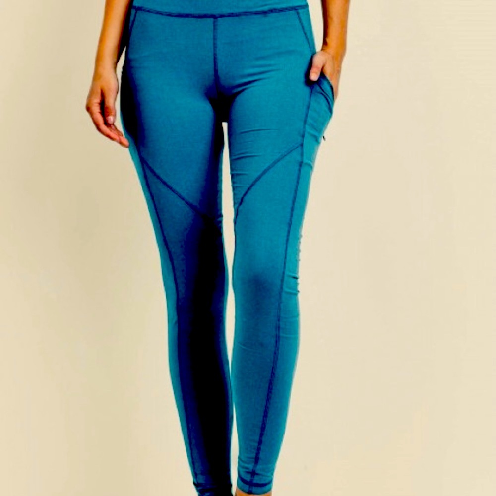 NWT! AWESOME!!Pocket YOGA LEGGINGS! Soft, Form Fitting
